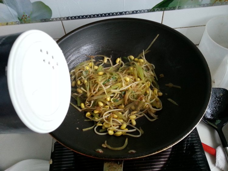 黄豆芽炒青笋