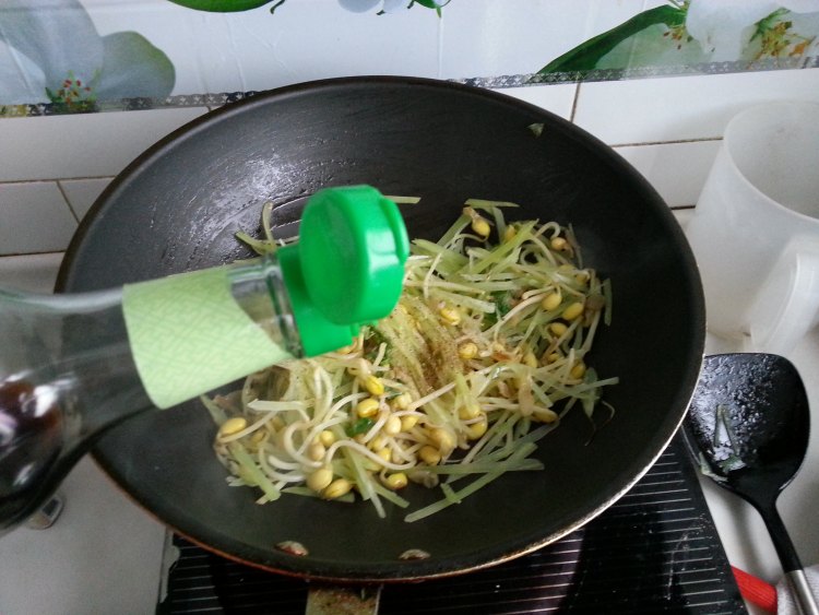 黄豆芽炒青笋
