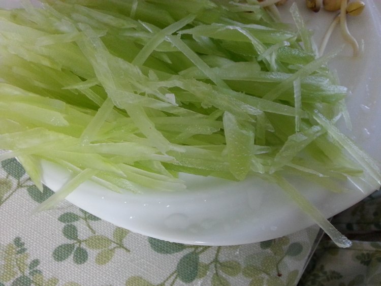 黄豆芽炒青笋