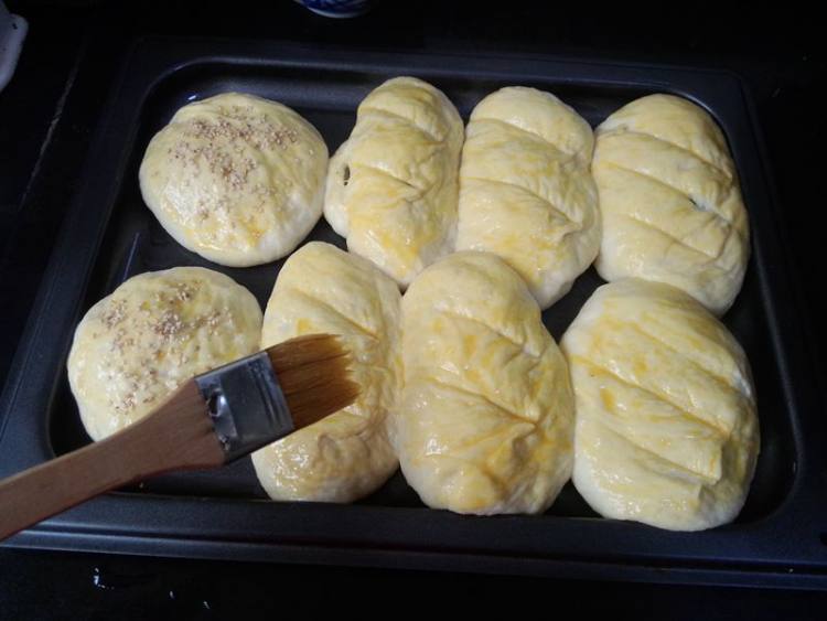 椰味绿葡萄干小餐包