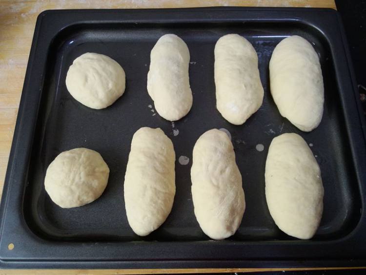 椰味绿葡萄干小餐包