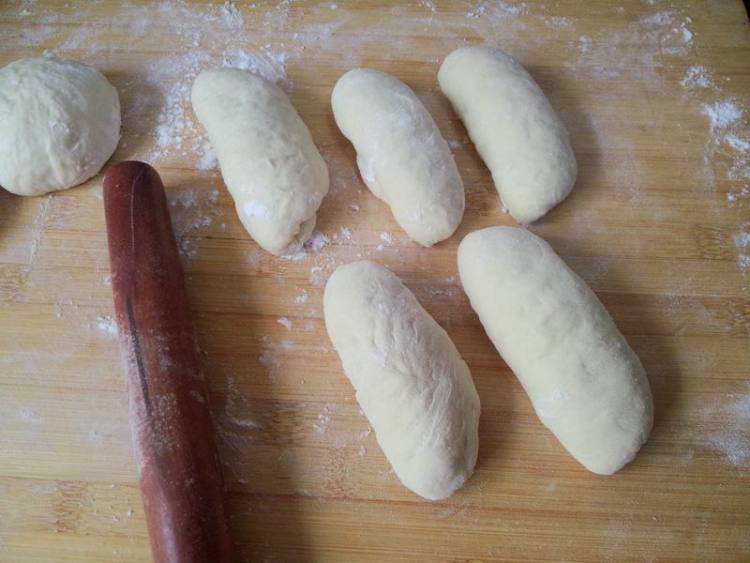 椰味绿葡萄干小餐包