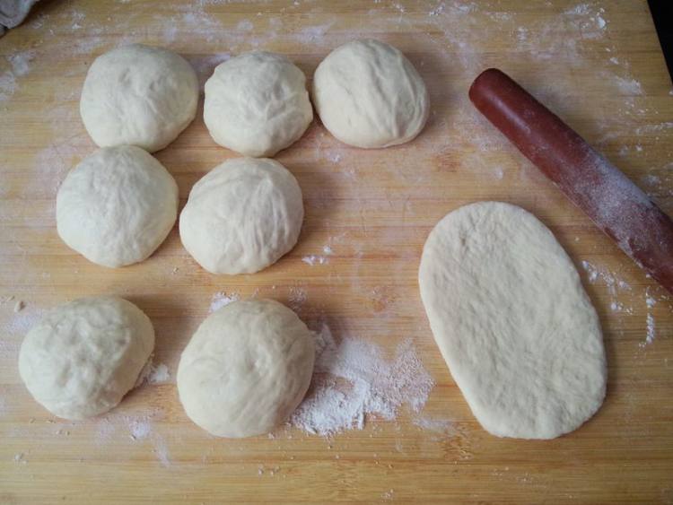椰味绿葡萄干小餐包