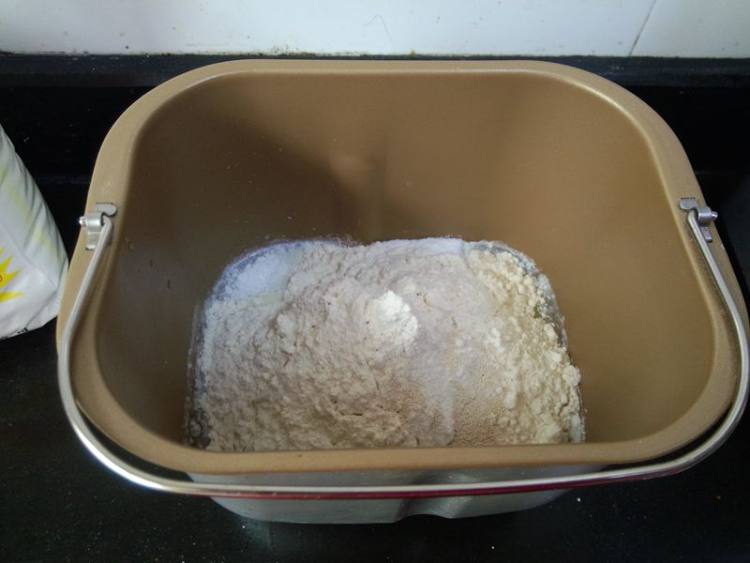 椰味绿葡萄干小餐包