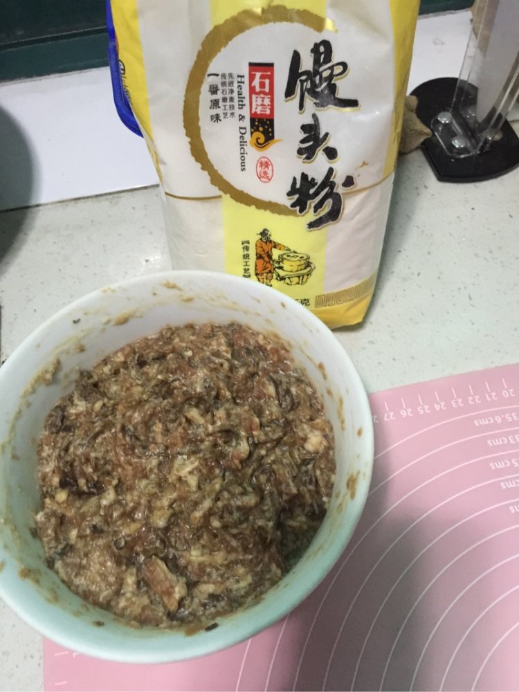 梅干菜鲜肉包