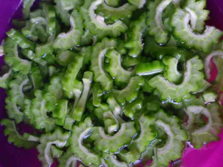 苦瓜炒鸡蛋