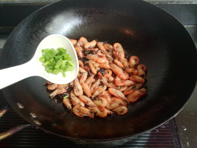 梅干菜炒河虾