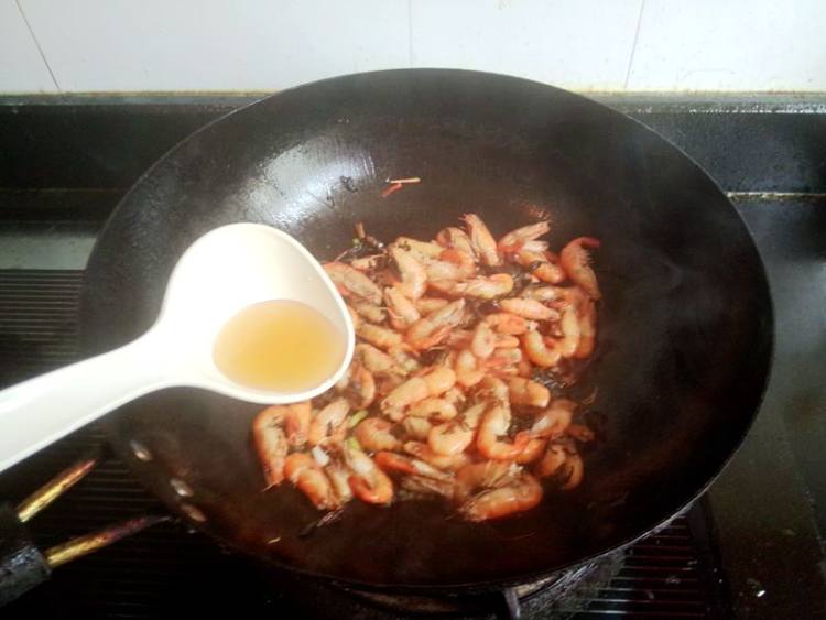 梅干菜炒河虾