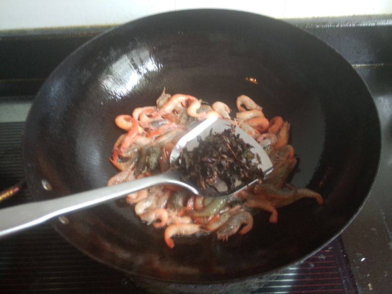 梅干菜炒河虾