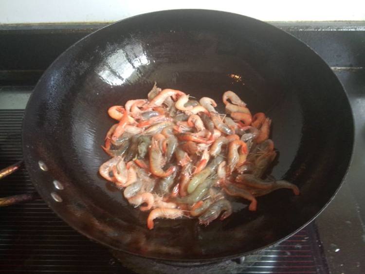 梅干菜炒河虾
