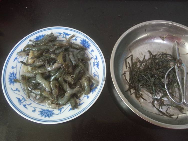 梅干菜炒河虾