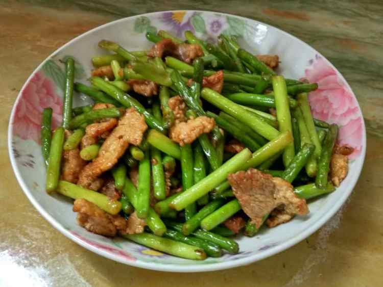 蒜苗炒肉片