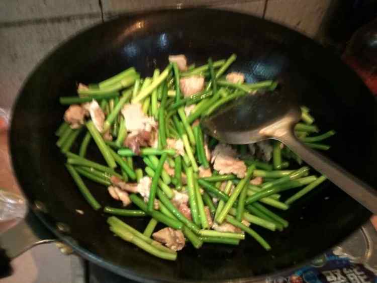 蒜苗炒肉片