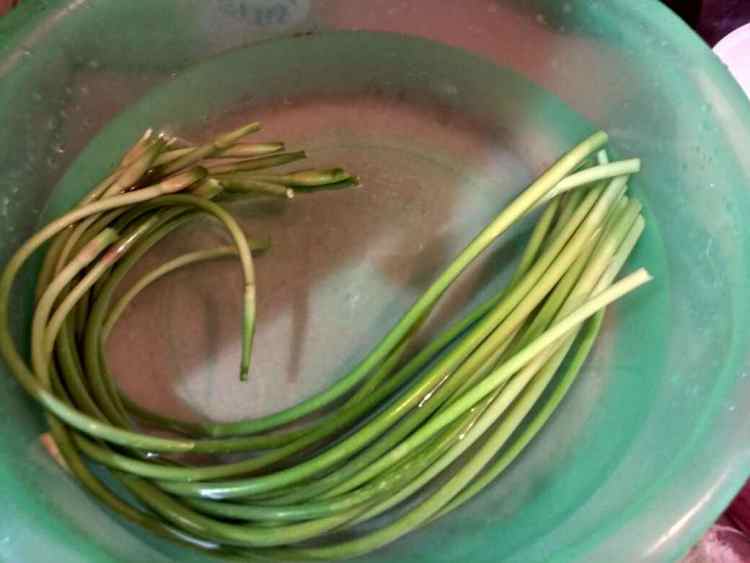 蒜苗炒肉片
