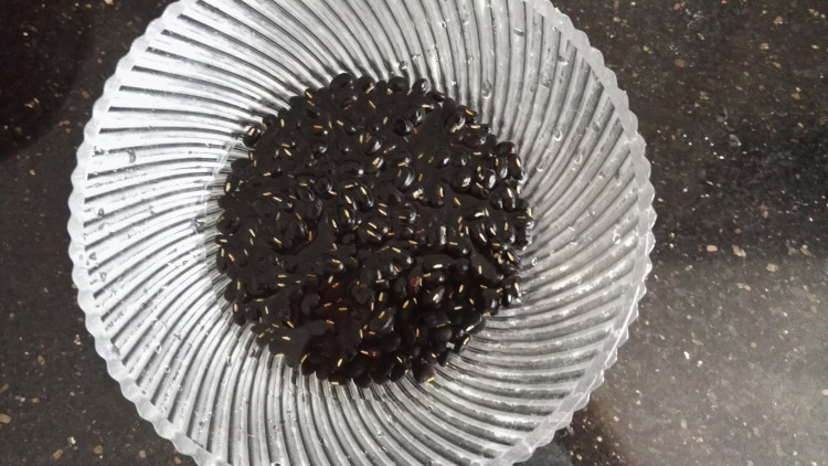 黑豆猪脚煲
