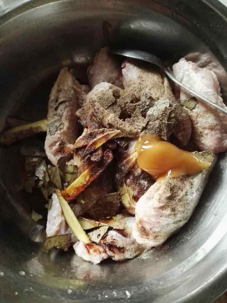 蒜香翅中