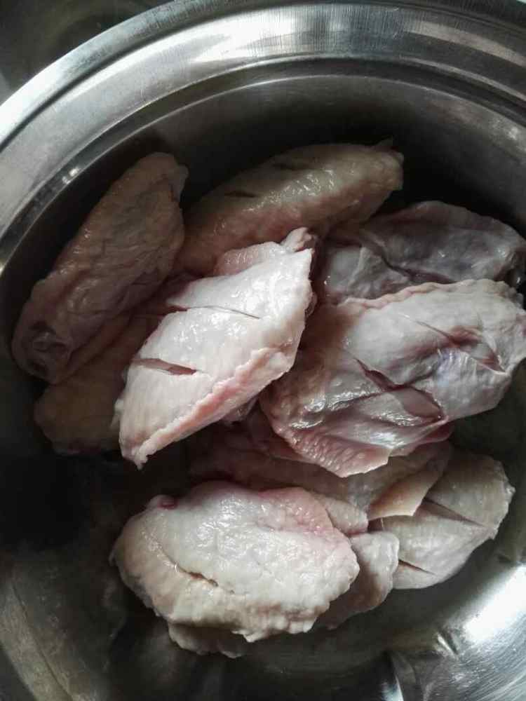 蒜香翅中