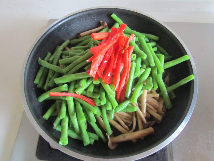 茶树菇炒豆角