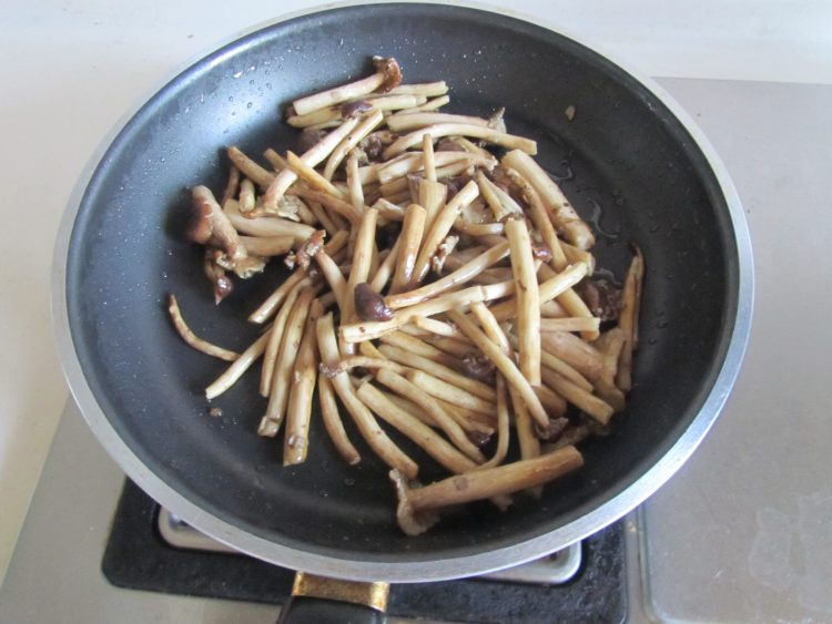 茶树菇炒豆角