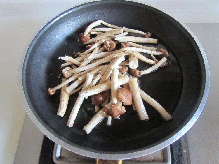 茶树菇炒豆角