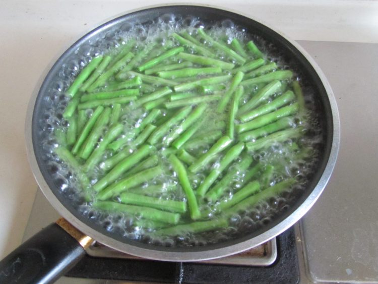 茶树菇炒豆角