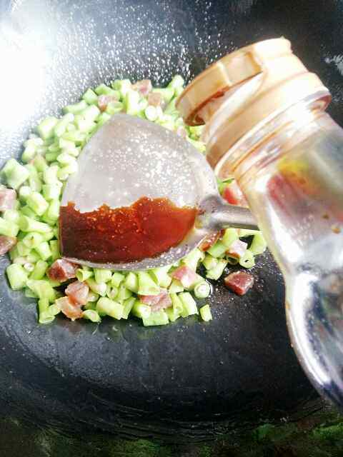腊肠炒豆角