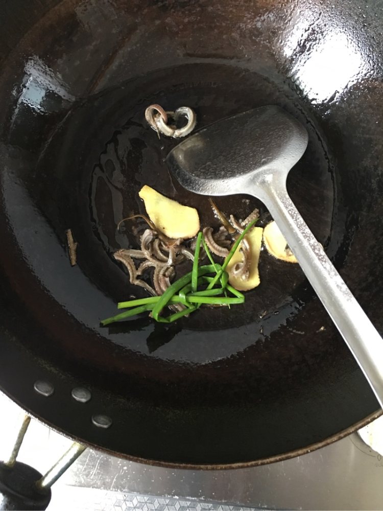 长鱼煮干丝