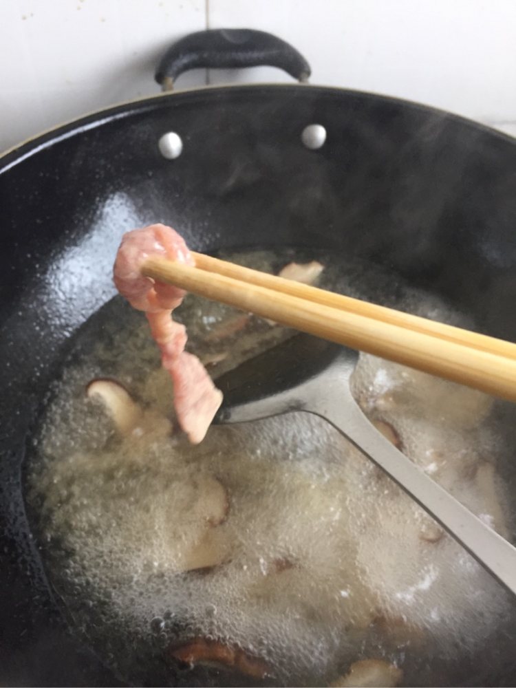 豆腐皮香菇肉汤