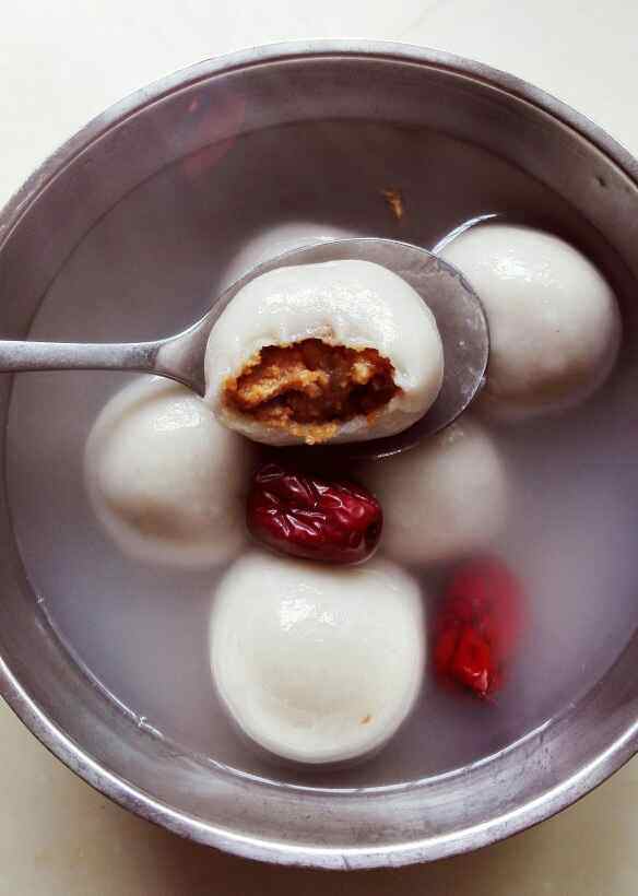 包心花生汤圆