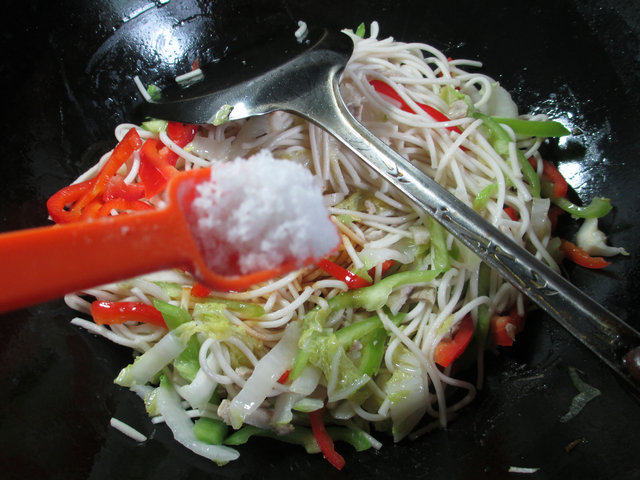 猪肉白菜炒面