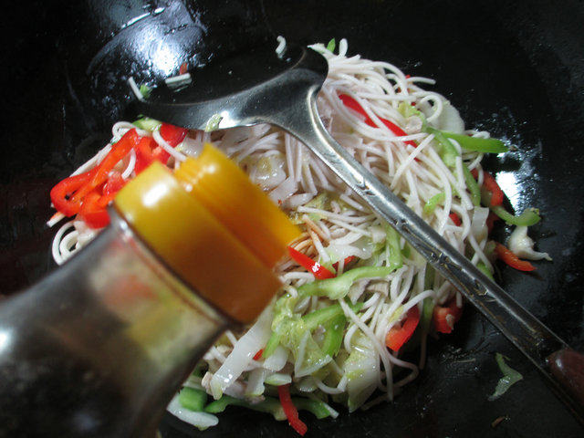 猪肉白菜炒面