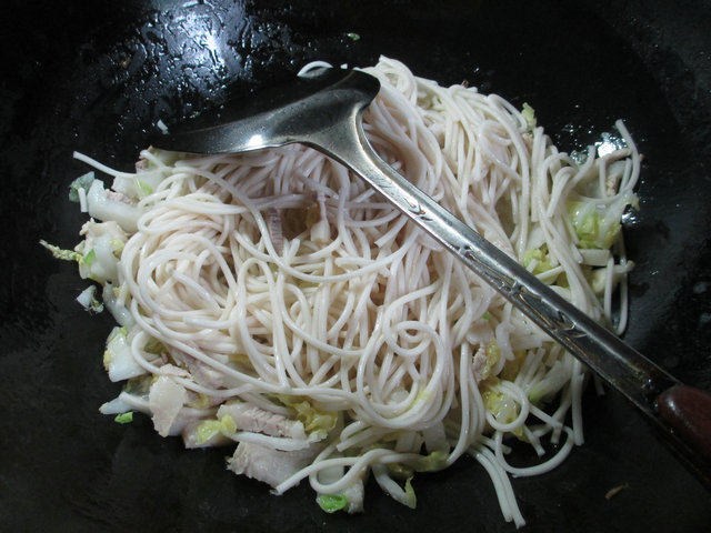 猪肉白菜炒面