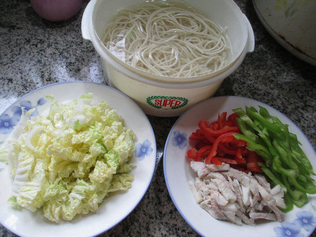 猪肉白菜炒面