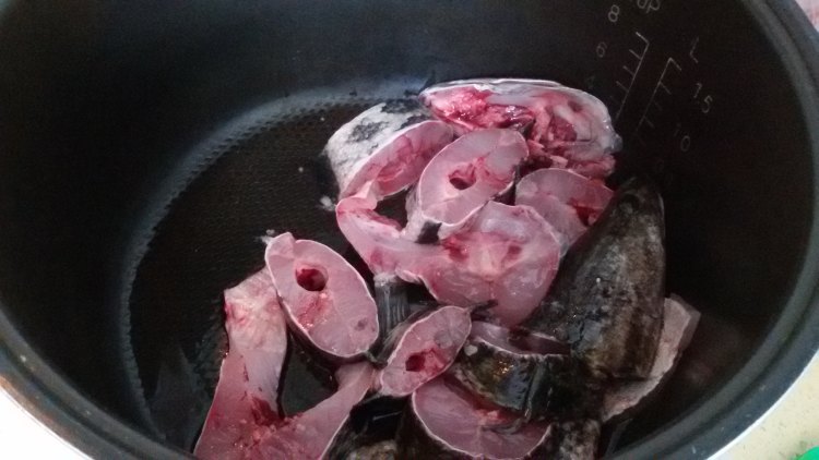 农家紫苏鱼泡香鱼锅