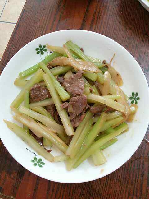 芹菜子姜炒牛肉