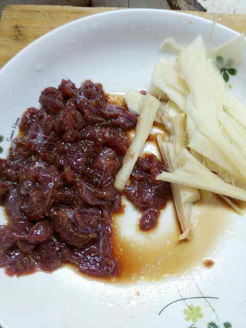 芹菜子姜炒牛肉