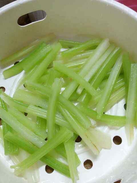 芹菜子姜炒牛肉
