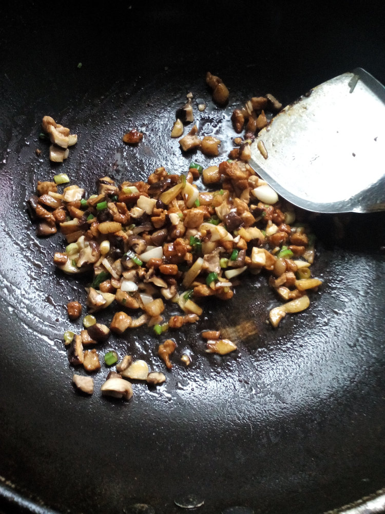 香菇肉酱拌面