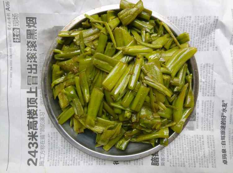 辣椒炒竹叶菜梗