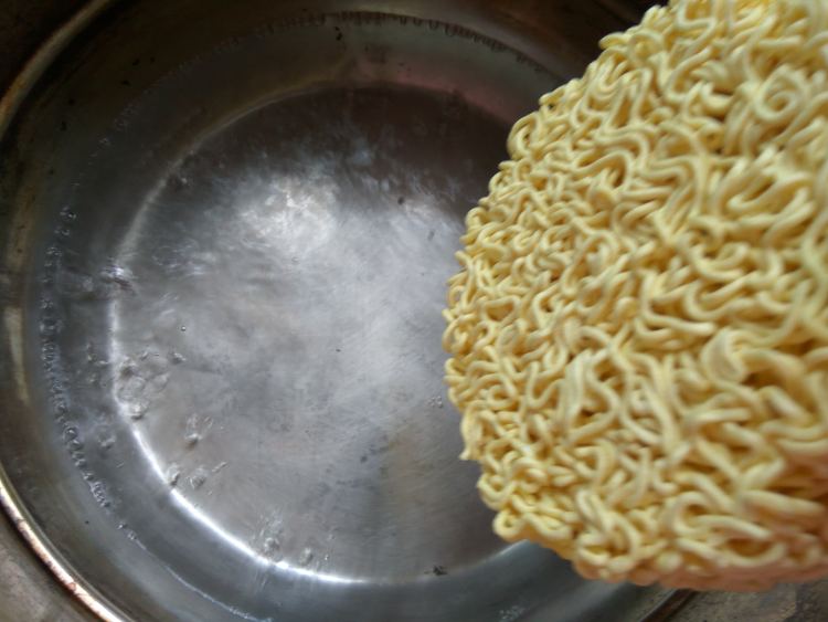 番茄鸡蛋炒泡面#小虾