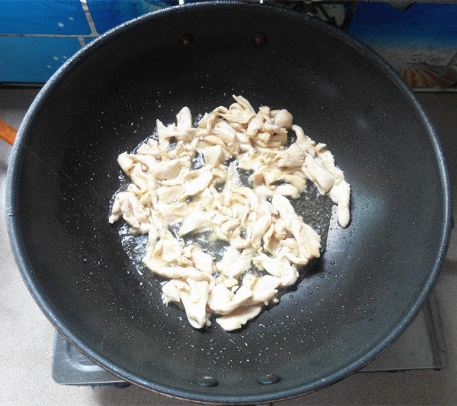 新鲜虫草花炒鸡胸肉