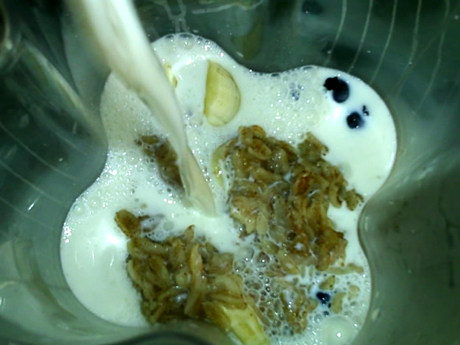 蓝莓香蕉黑麦奶饮