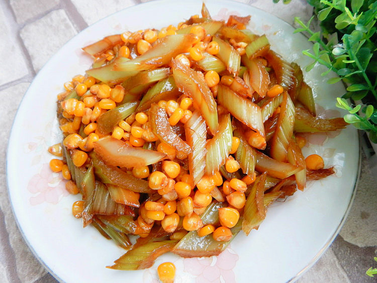 西芹菜炒玉米粒