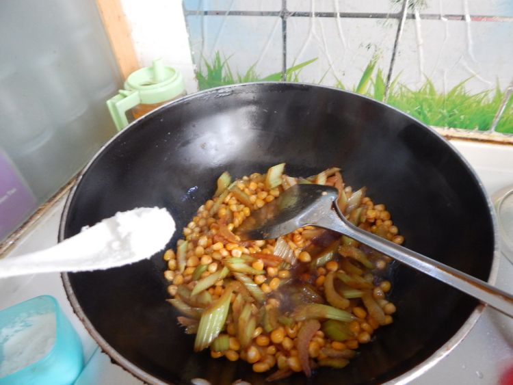 西芹菜炒玉米粒