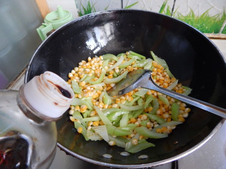 西芹菜炒玉米粒