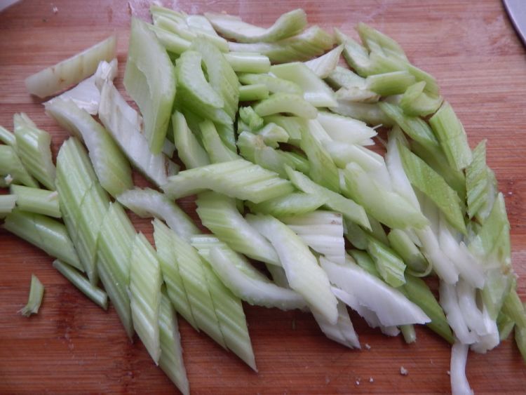 西芹菜炒玉米粒