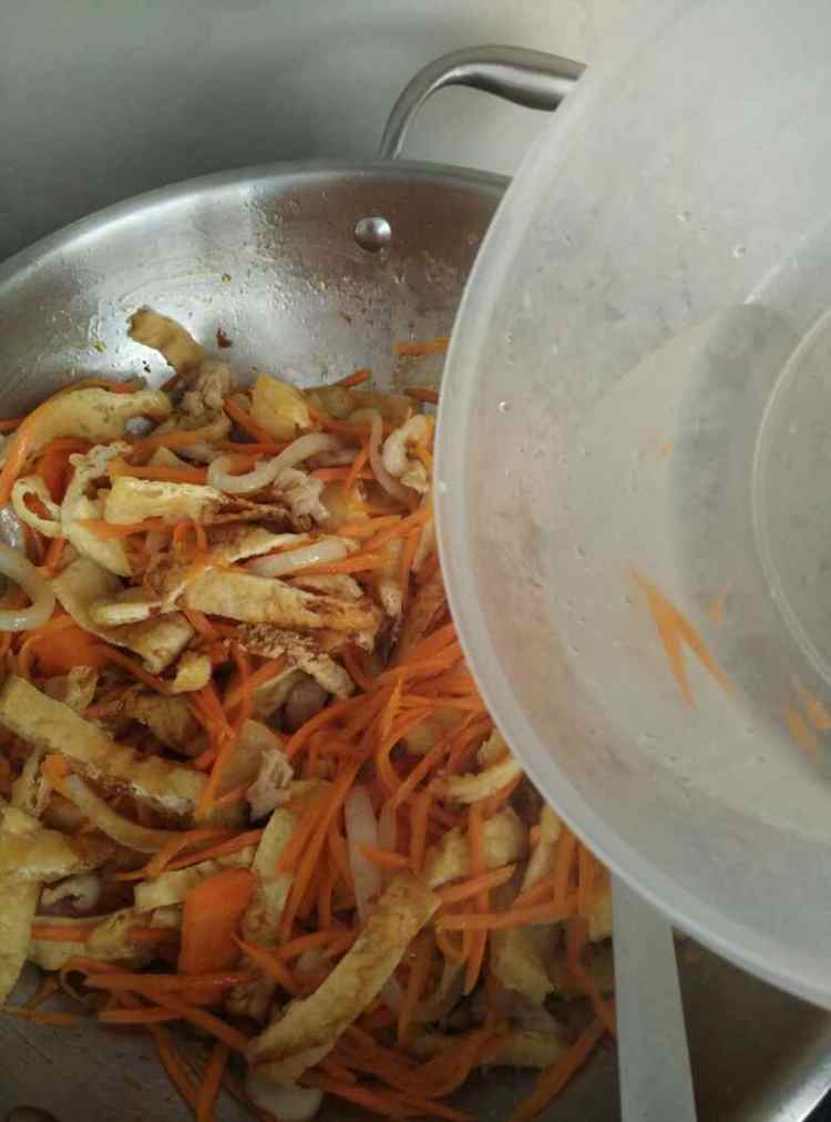胡萝卜丝炒豆泡