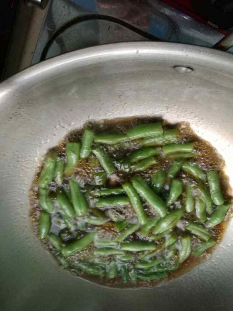 龙豆炒鸡丁