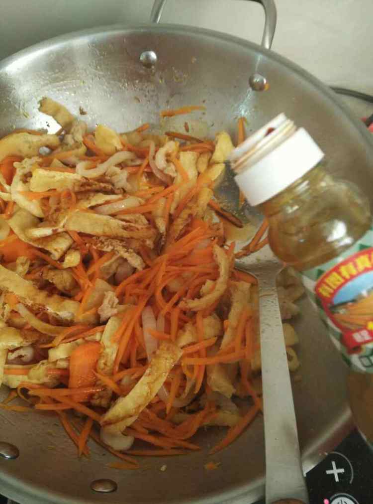 胡萝卜丝炒豆泡