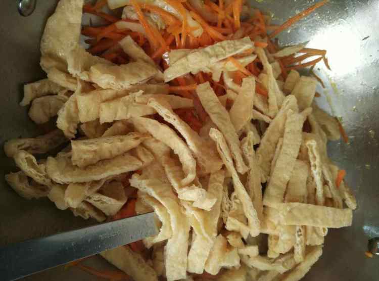 胡萝卜丝炒豆泡